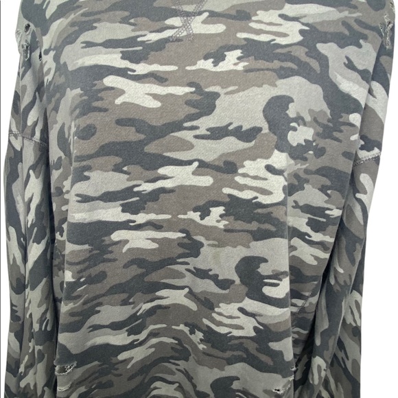 Rue + Distressed Camouflage Sweatshirt 1X Gray Black Crew Neck Long Sleeves - Picture 3 of 16